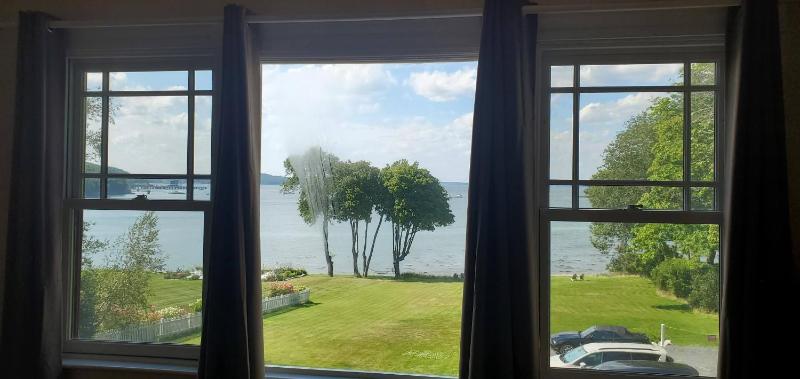 King Suite with Balcony image 3
