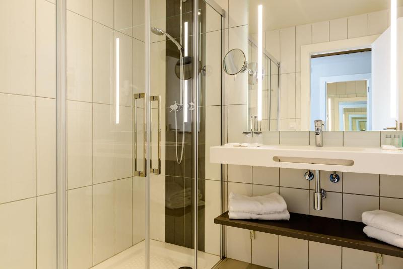 Double or Twin Room image 4
