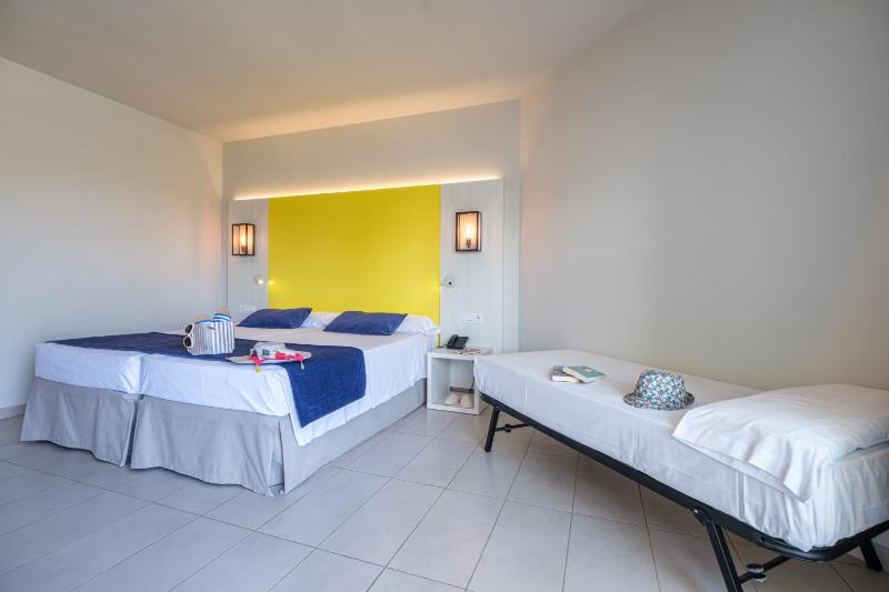Double or Twin Room (2 Adults + 1 Child) image 4