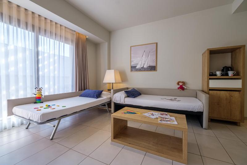 Junior Suite (2 Adults + 2 Children) image 4