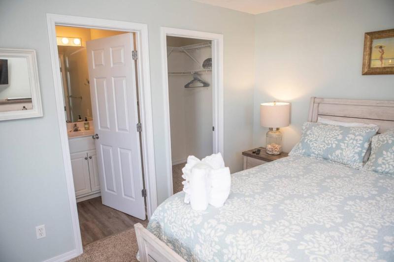 Gulf Island Condos Unit 631 - image 15