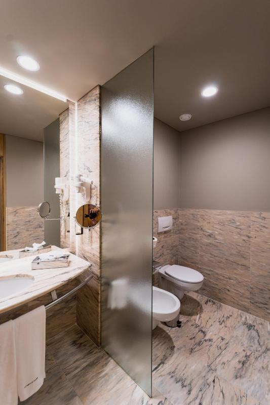 Standard Family Room image 4