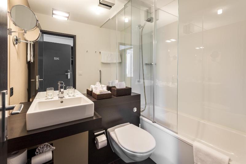 Double Room with Extra Bed and City View image 4