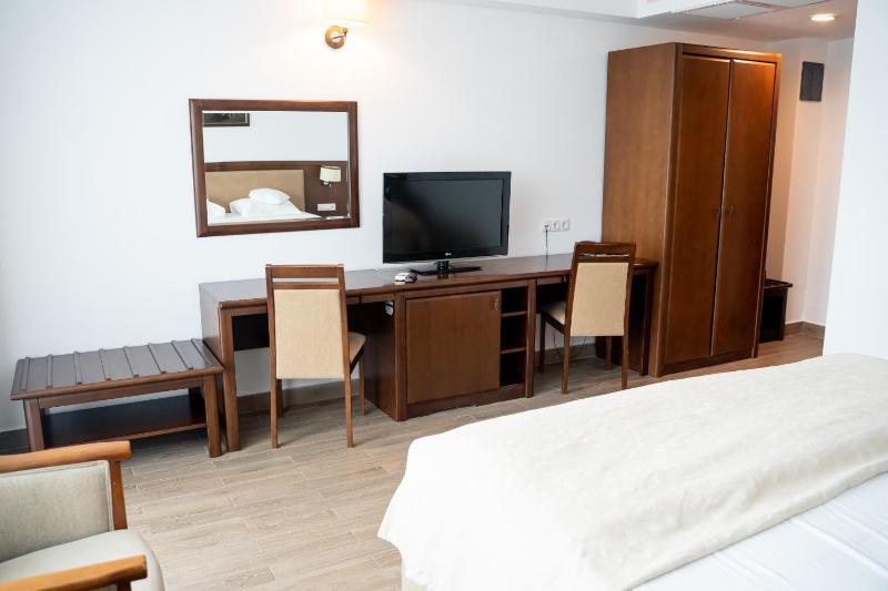 Double Room with Terrace image 2