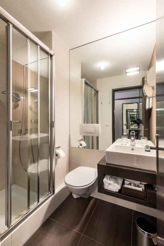 Single Room with City View image 4