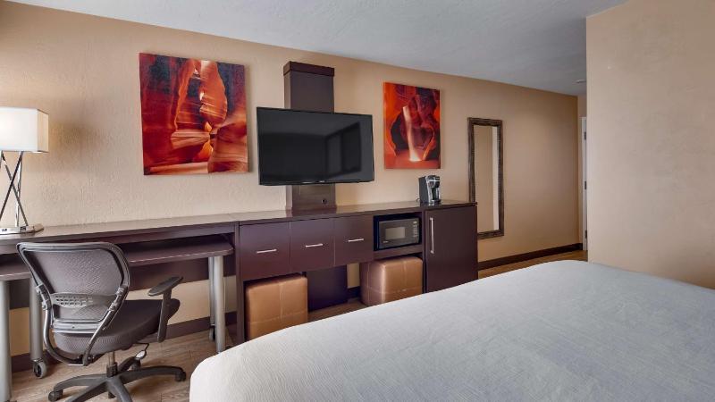 King Room - Non-Smoking image 4