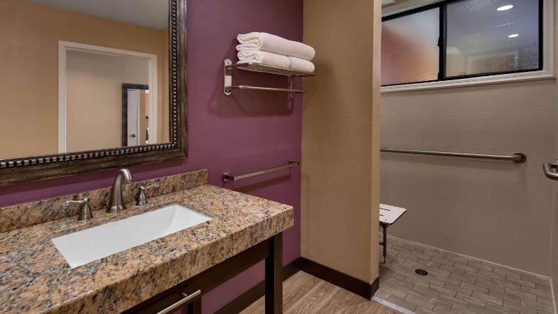 King Room - Disability Access/Non-Smoking image 3