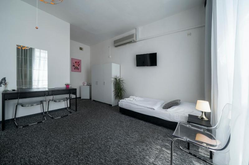 Standard Triple Room image 3