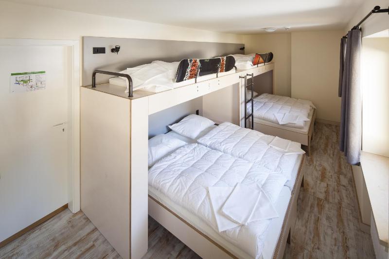 Single Bed in Dormitory Room image 2
