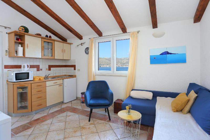 One-Bedroom Apartment with Terrace and Sea View image 1