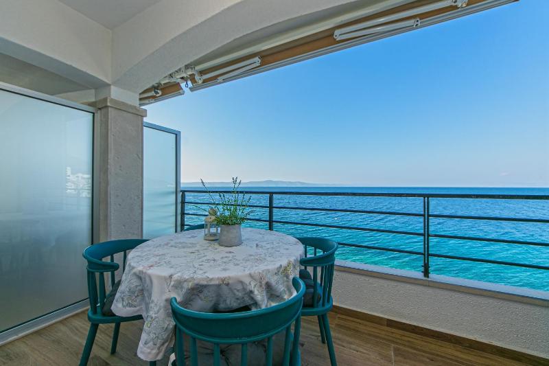Two-Bedroom Apartment with Terrace and Sea View image 3