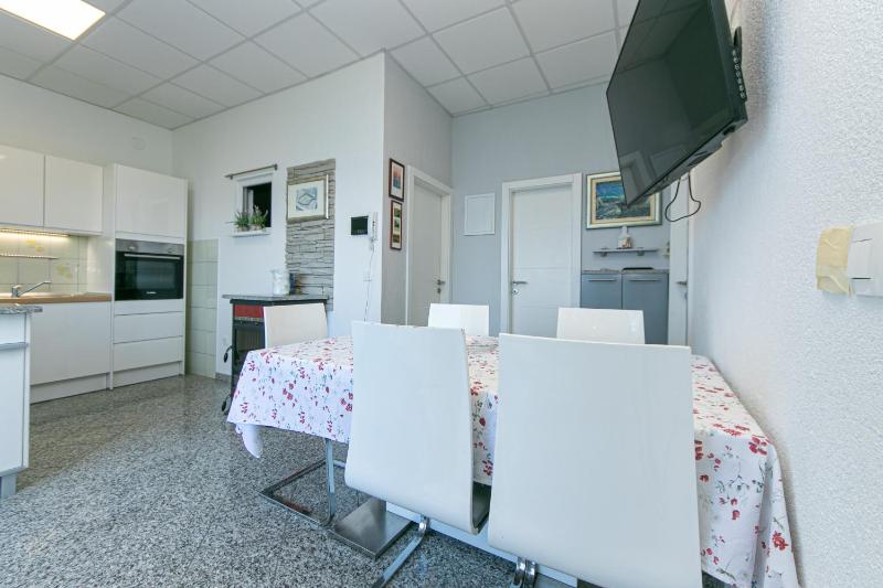 Two-Bedroom Apartment with Terrace and Sea View image 4