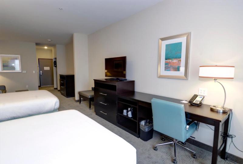 Queen Suite with Sofa Bed image 3