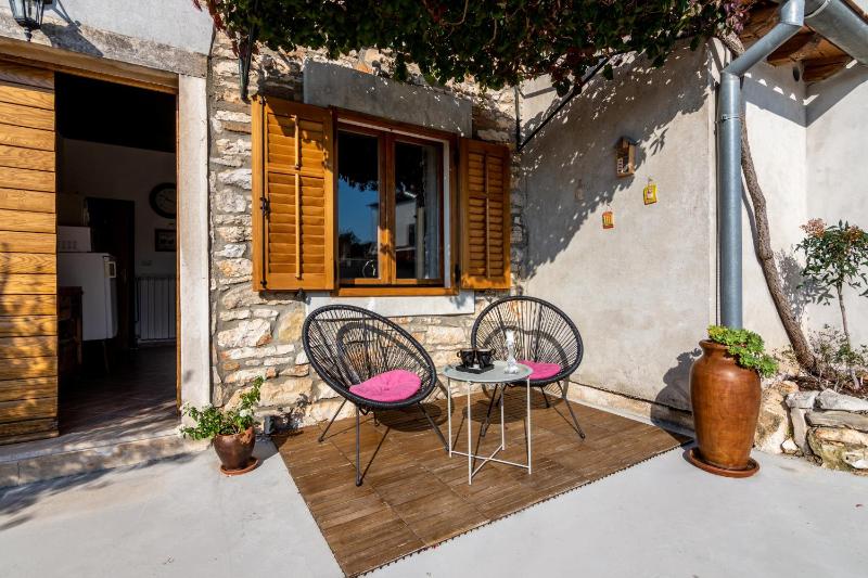 One-Bedroom Apartment with Terrace image 3