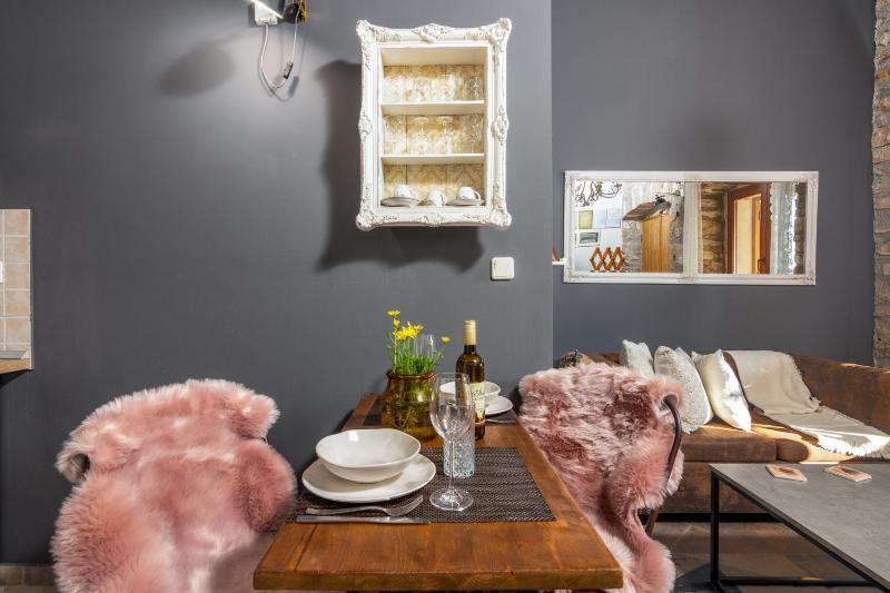 One-Bedroom Apartment with Terrace image 4