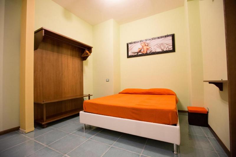 Studio Apartment with One Double Bed image 1