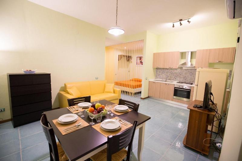 Studio Apartment with One Double Bed image 2