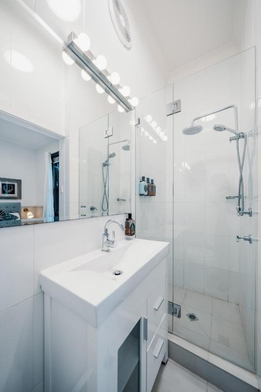 Queen Room with View image 4