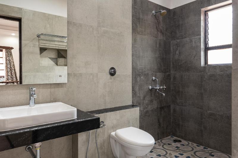 Lavish Executive Villa with Private Swimming Pool - image 38