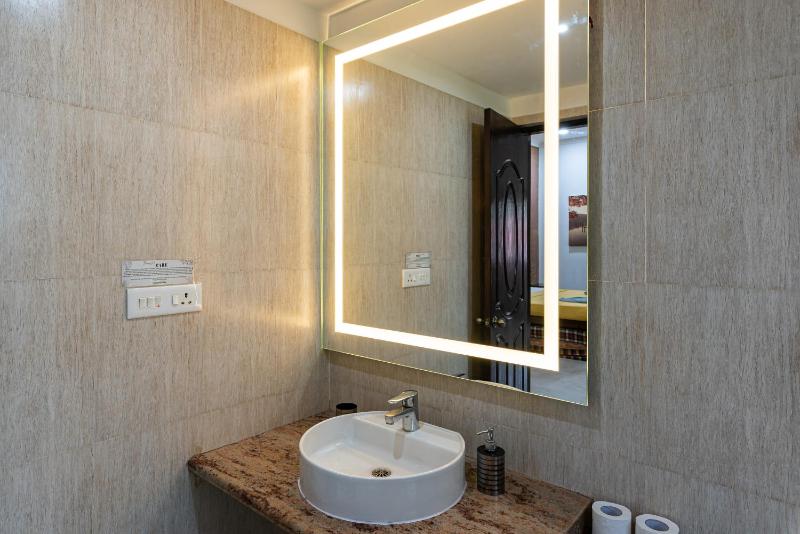 Lavish Executive Villa with Private Swimming Pool - image 22