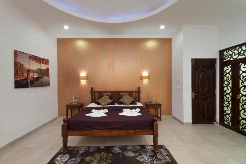 Lavish Executive Villa with Private Swimming Pool - image 32