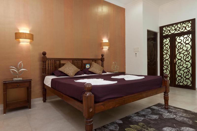 Lavish Executive Villa with Private Swimming Pool - image 23