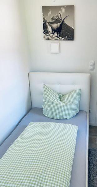 Budget Single Room image 4