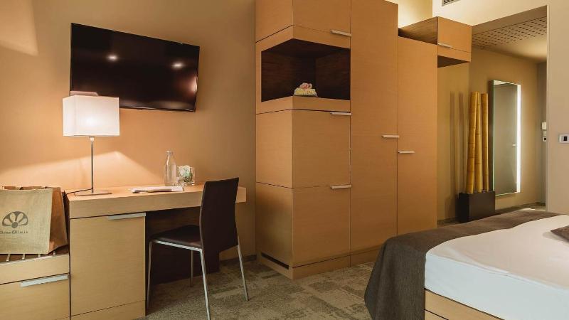 Standard Double or Twin Room with Forest View (2 Adults + 1 Child) image 3