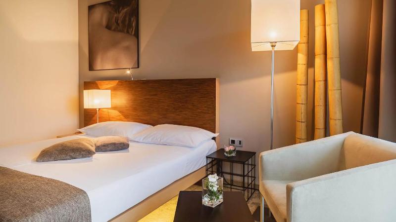 Superior Double Room image 3