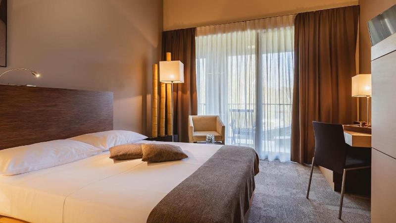 Standard Double or Twin Room with Forest View (2 Adults + 1 Child) image 4