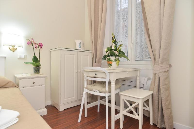 Double or Twin Room image 2