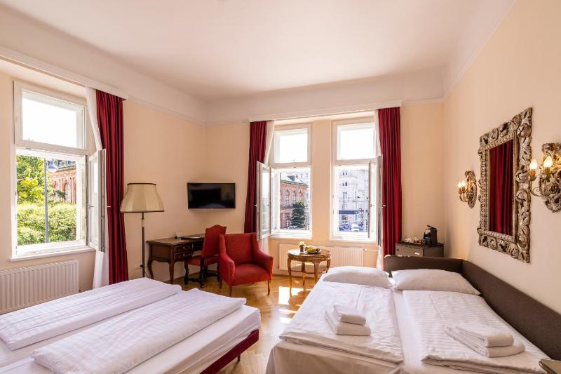 Superior Double Room image 1