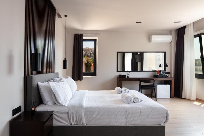 Deluxe Suite image 1