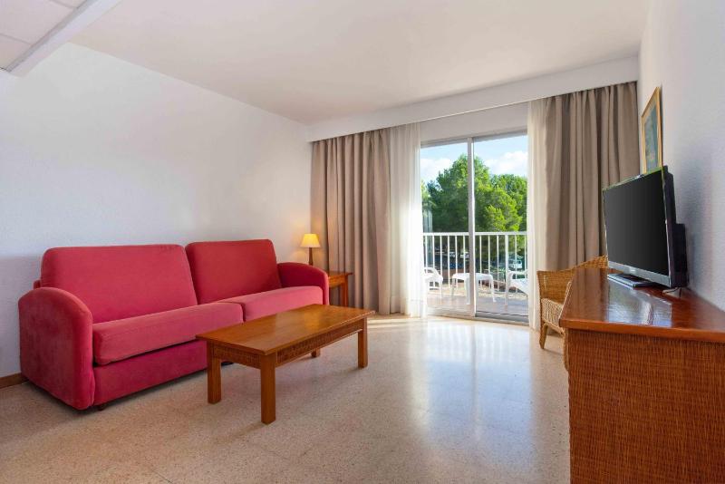 One-Bedroom Apartment with Balcony image 4