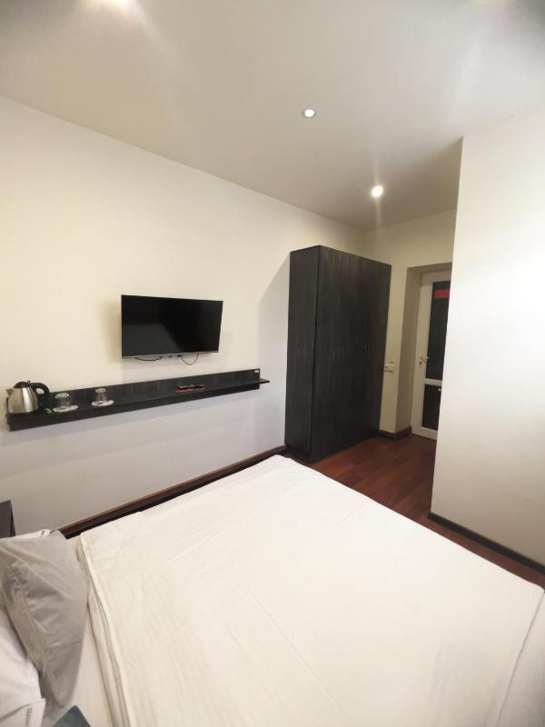Budget Double Room image 3
