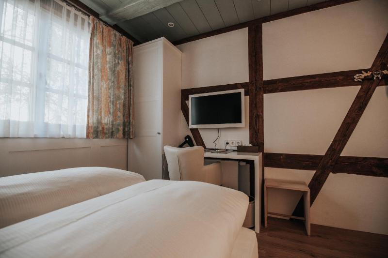Standard Double Room image 3
