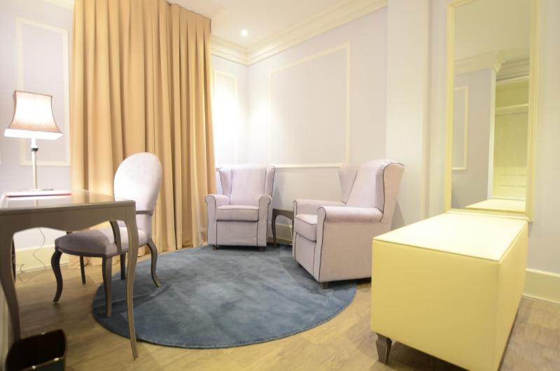 Deluxe Triple Room image 1