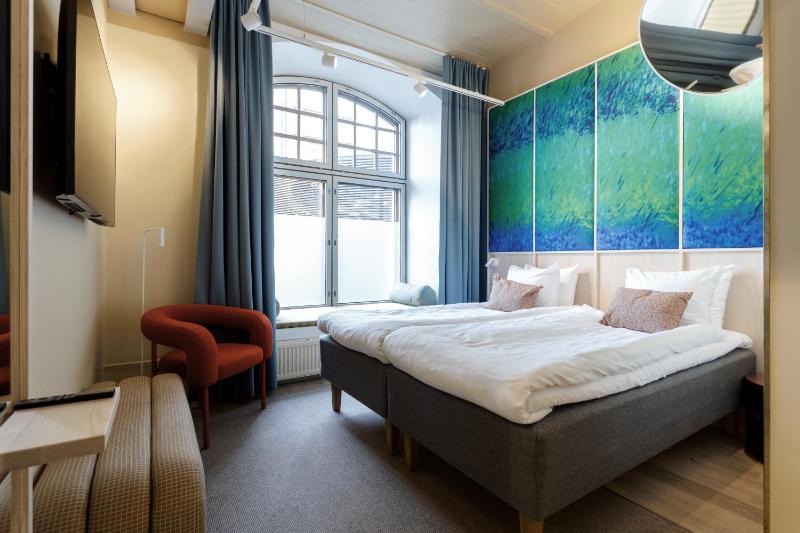 Standard Double or Twin Room image 4