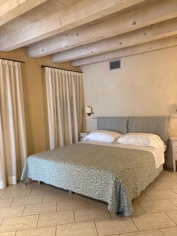Deluxe Double Room image 3
