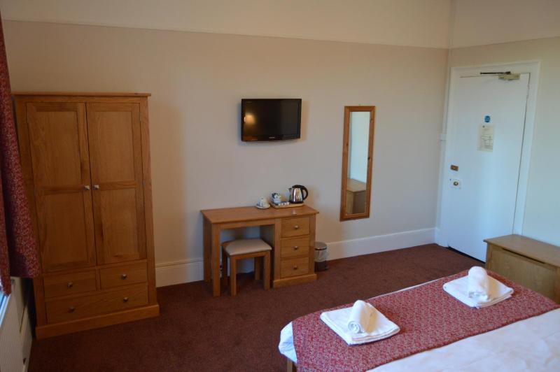 Double Room image 3