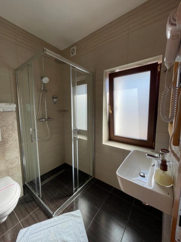Standard Double Room image 3