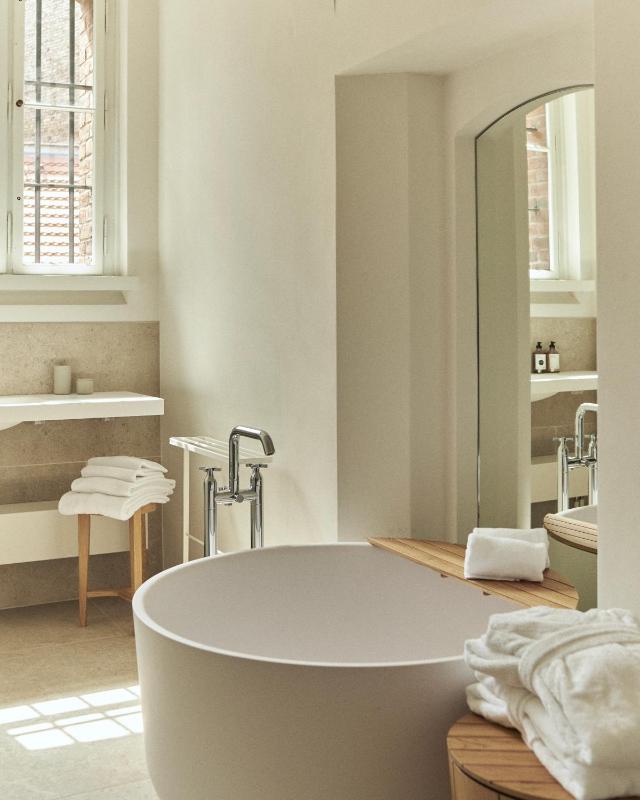 Suite with Garden View image 3