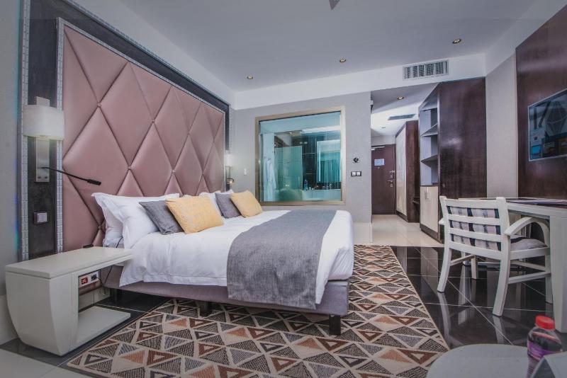 Krystal Palace Douala - image 16