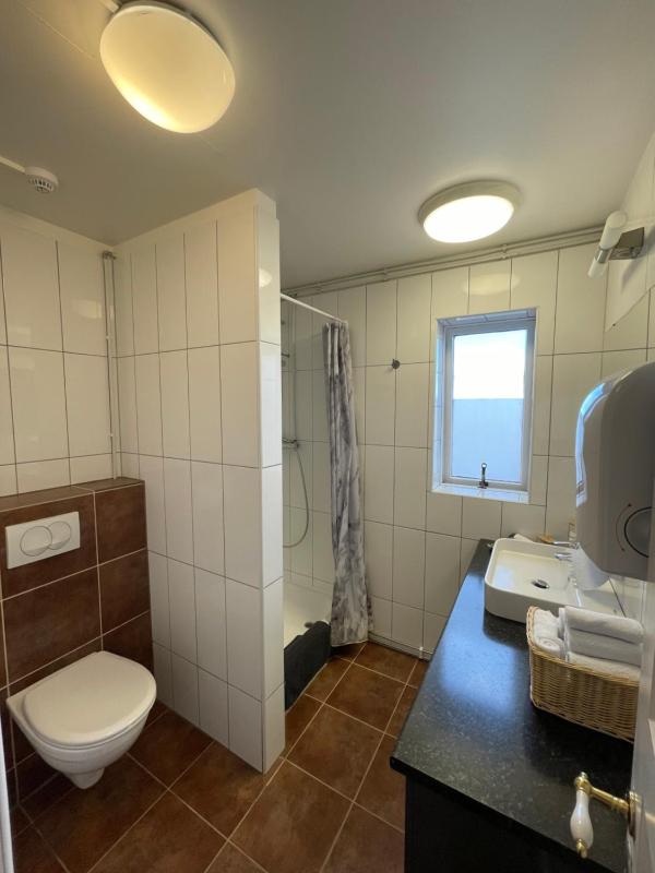Single Room with Shared Bathroom image 4