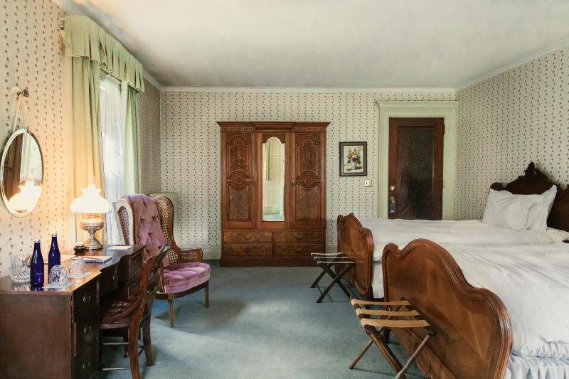 Family Room with Bathroom image 2