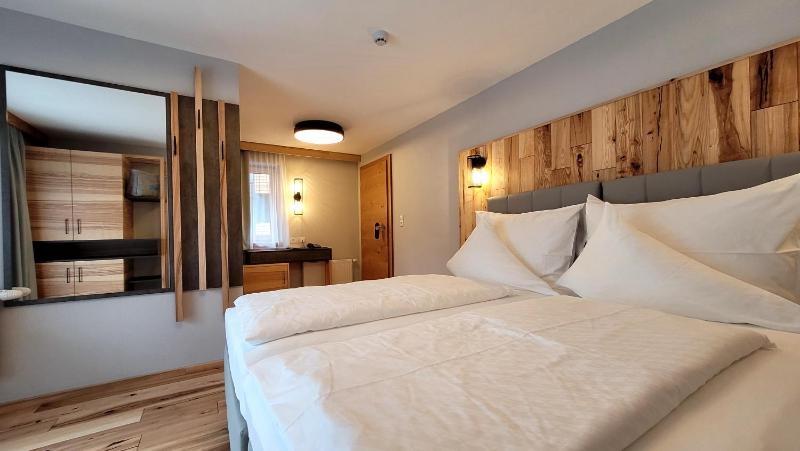 Economy Double Room with Balcony - Annex image 3