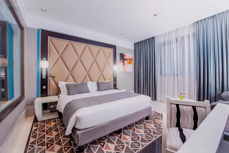 Krystal Palace Douala - image 15