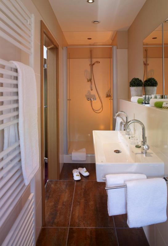 Small Double Room image 4