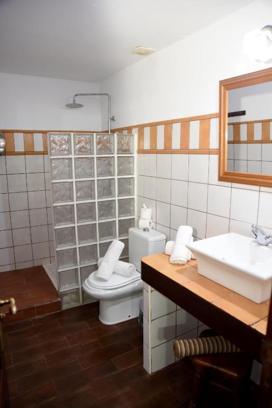 Three-Bedroom Apartment image 4