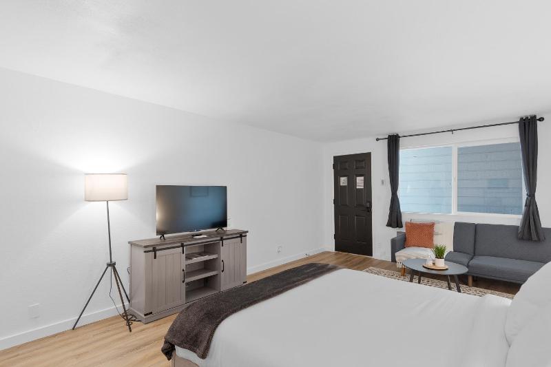 Queen Room image 4